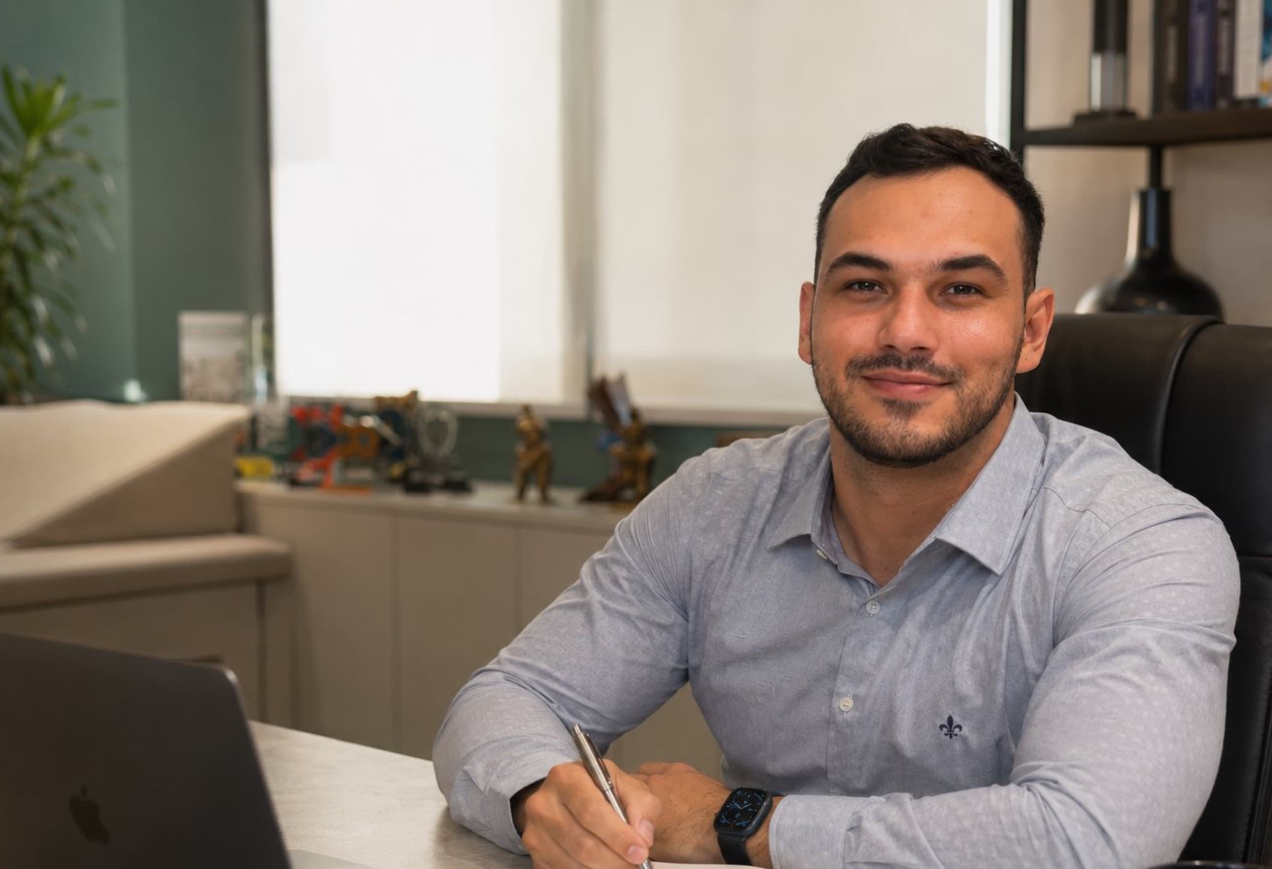 Thiago Cantalovo no consultório